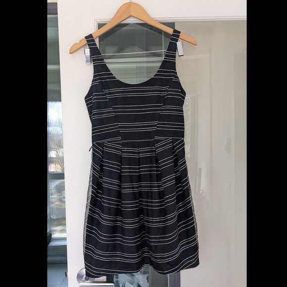 BCBG Generation Dress Size 4 - Picture 2 of 4